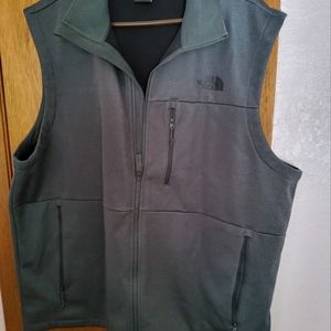 Mens North Face XXL vest